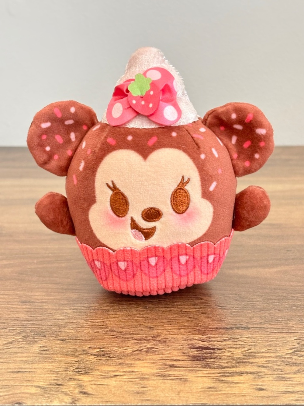 Disney Munchlings Minnie Mouse Strawberry Cupcake Scented Plush Baked Treats Toy